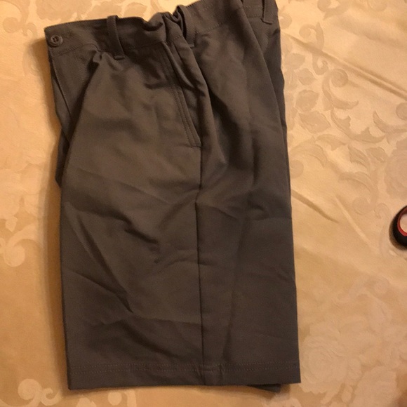 Under Armour Size YLG Gray Hiking Shorts - Picture 3 of 6